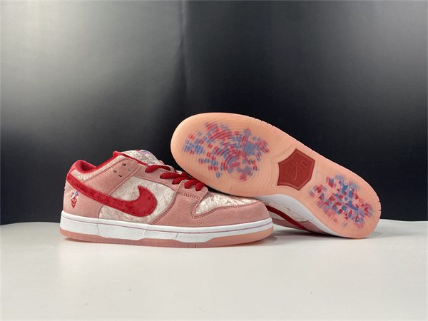 Nike SB Dunk Low Strange Love Skate boards  CT2552-800