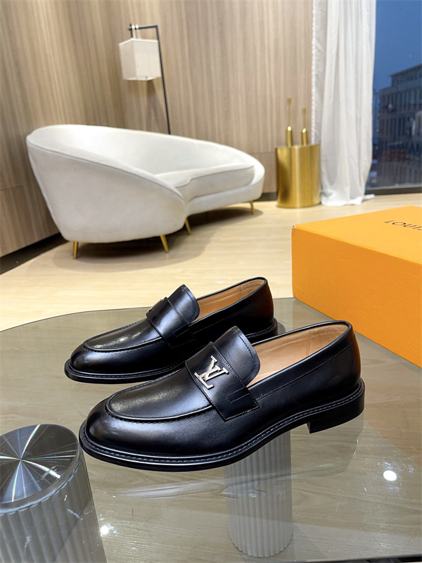 Lv Loafer 044