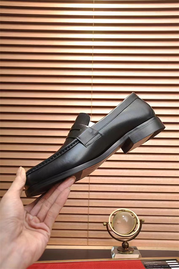 Lv Loafer 056