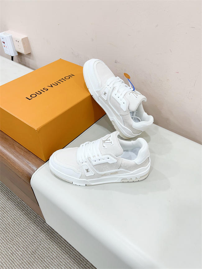 Lv Trainer Sneaker 45