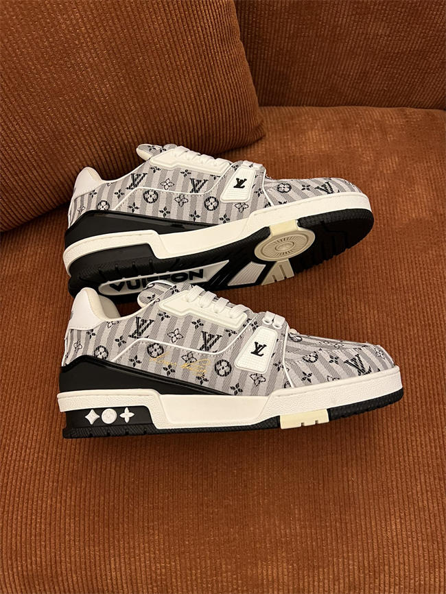 Lv Trainer Sneaker 81