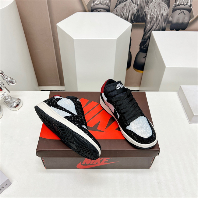Nike Air Jordan 1 Low crystal T102