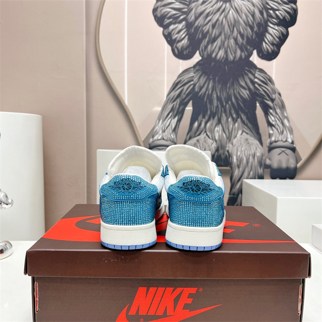 Nike Air Jordan 1 Low crystal T105