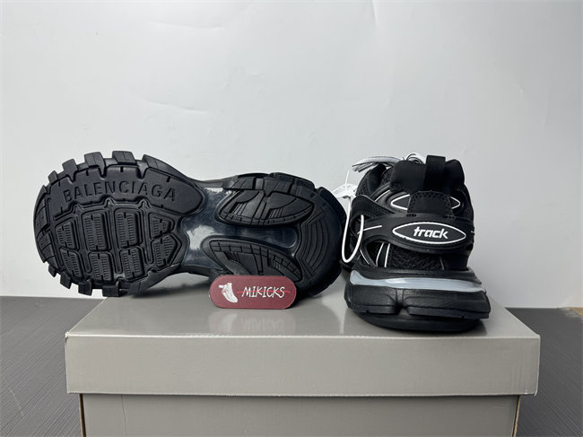 BLCG TRACK SNEAKER 542023 W1GB1 2045 with LED